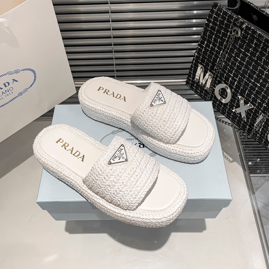 14PD21ZDE Stylish slippers