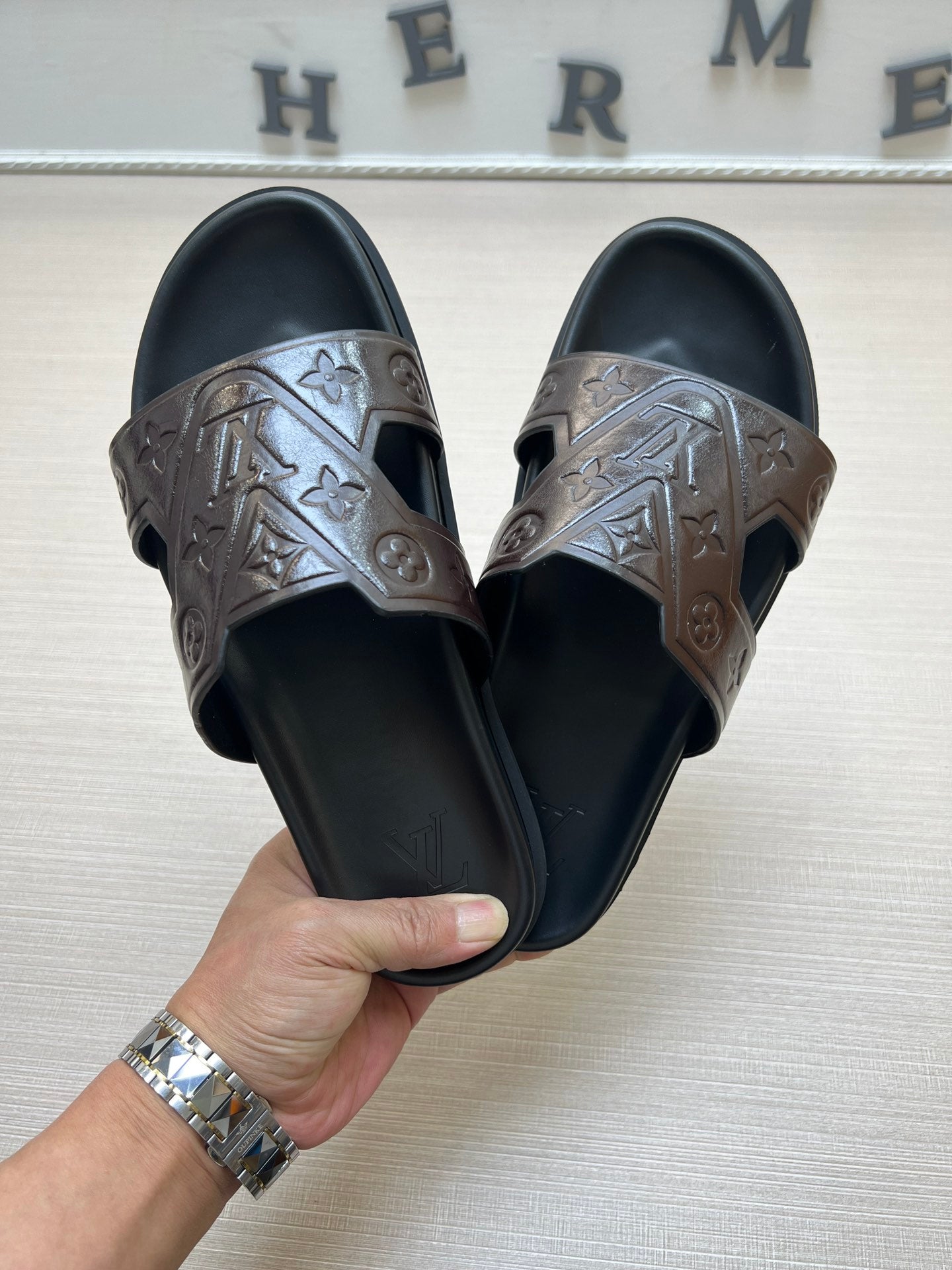 54E67ZDE Stylish slippers