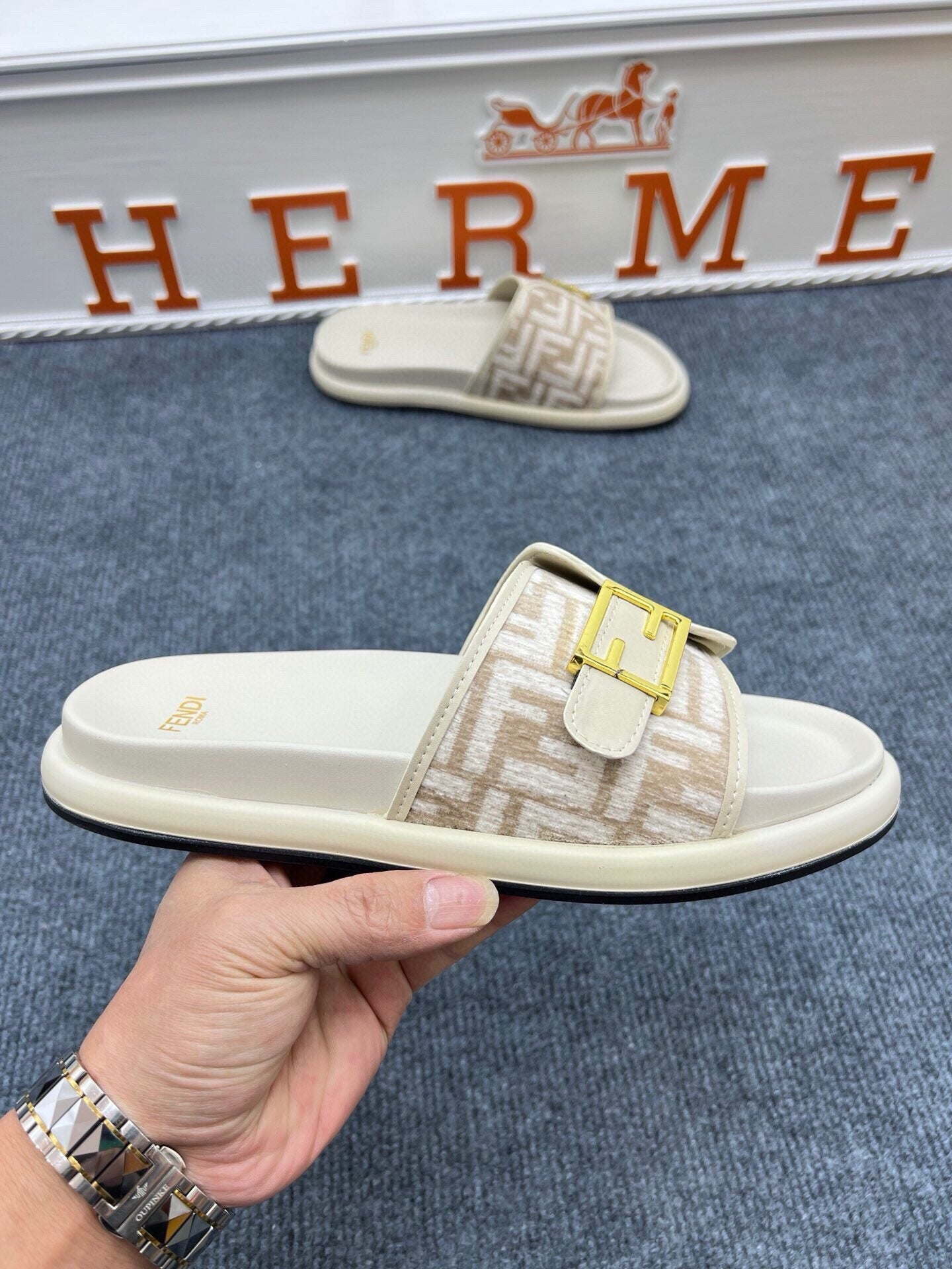 54F37ZDE Stylish slippers