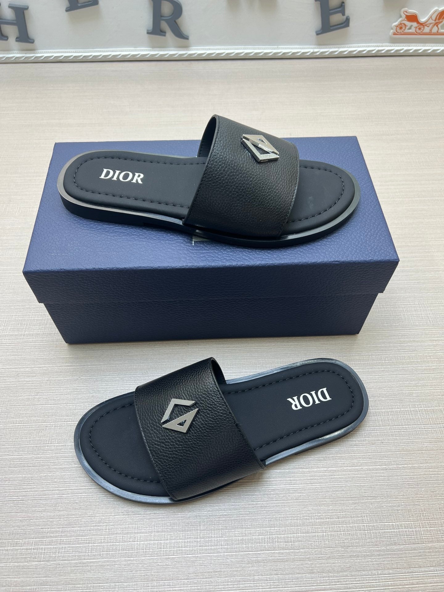 54D77ZDE Stylish slippers