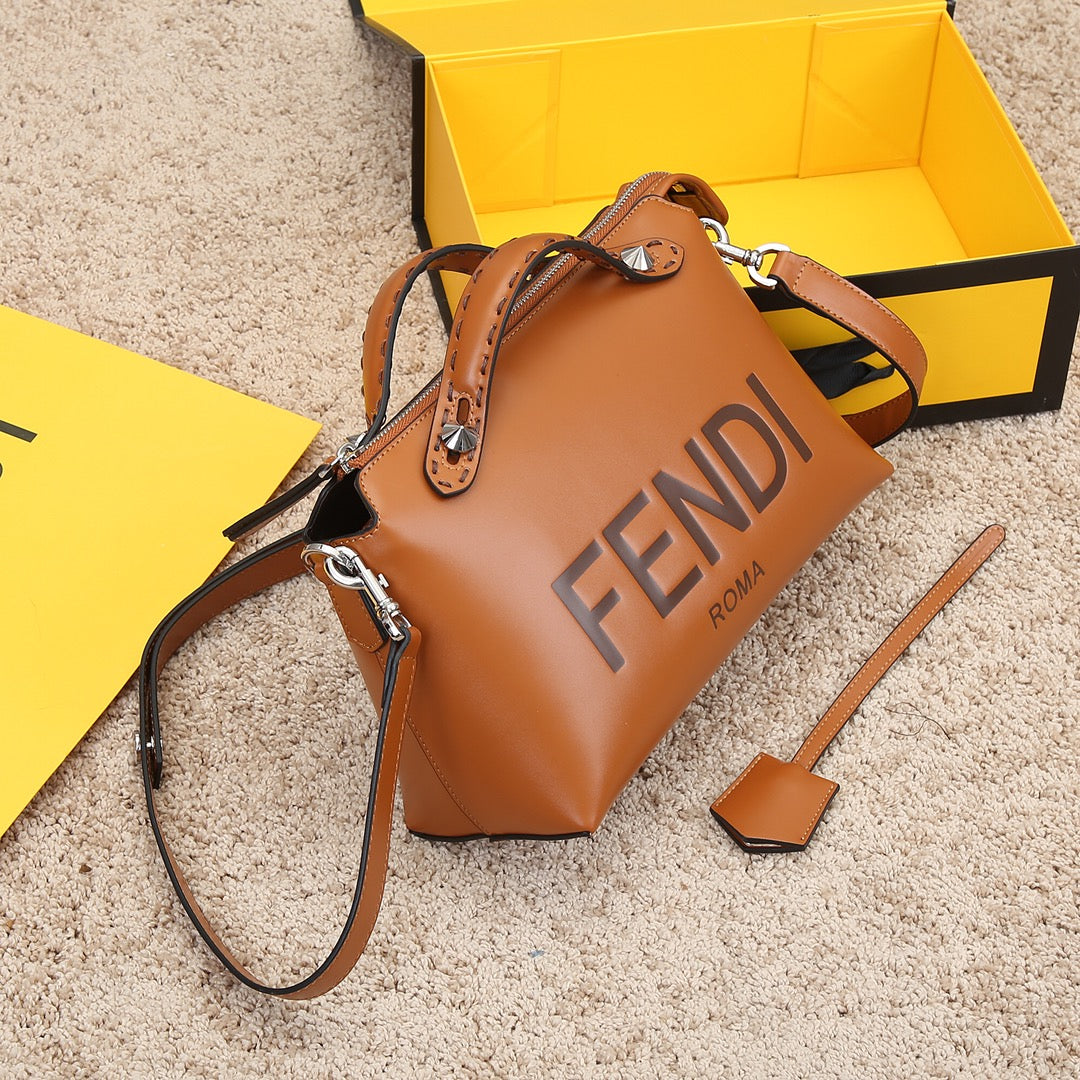 5F41BDE Stylish leather bag