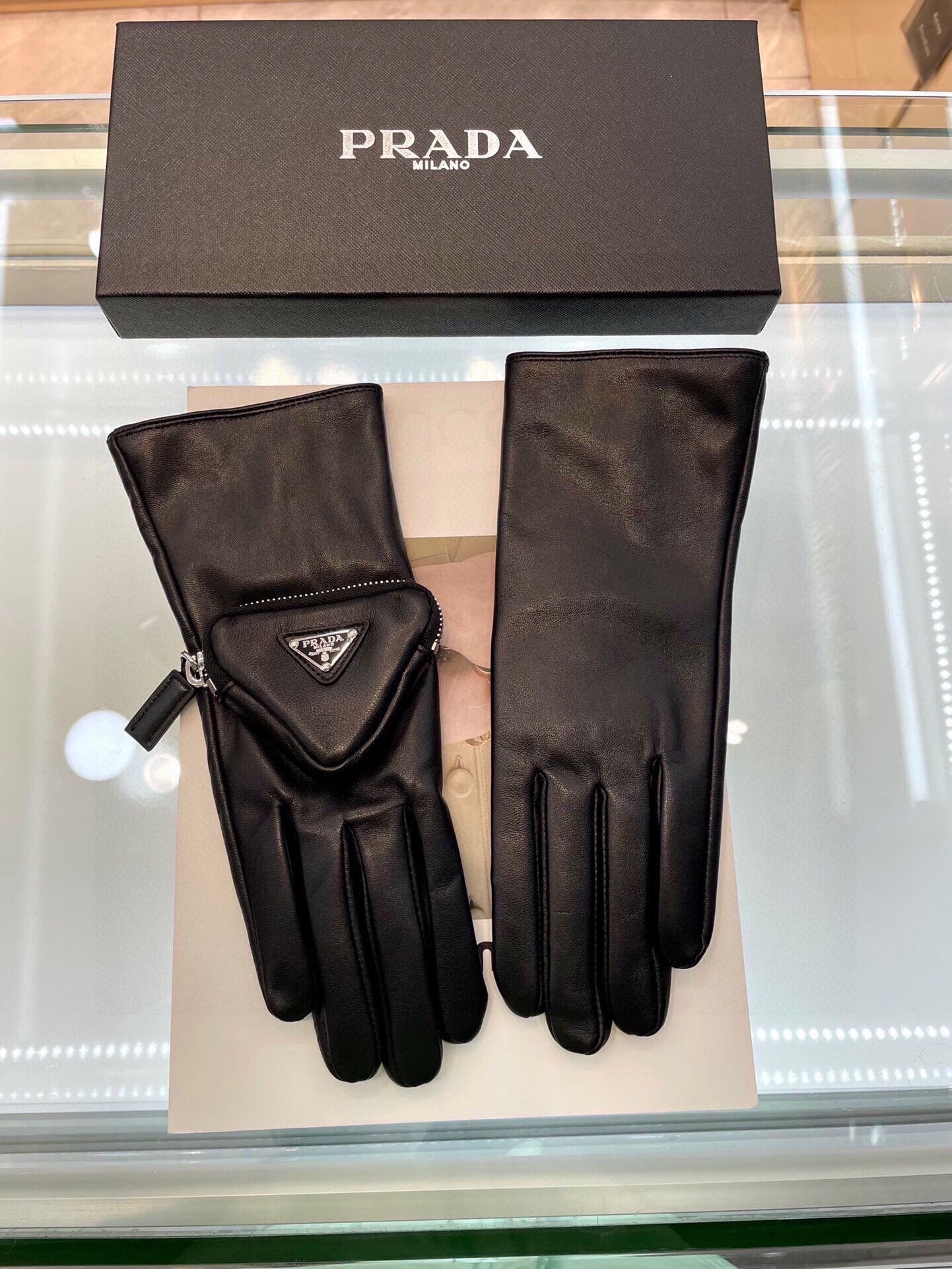 24PD98SDE Stylish gloves