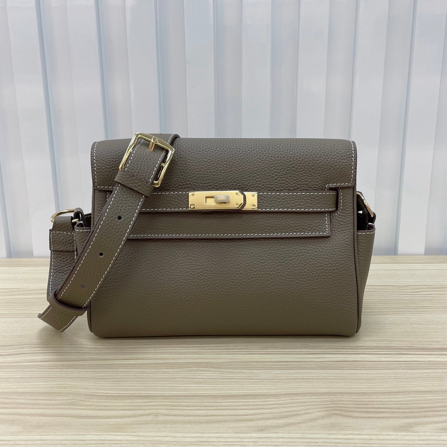 15RH4BDE Stylish leather bag