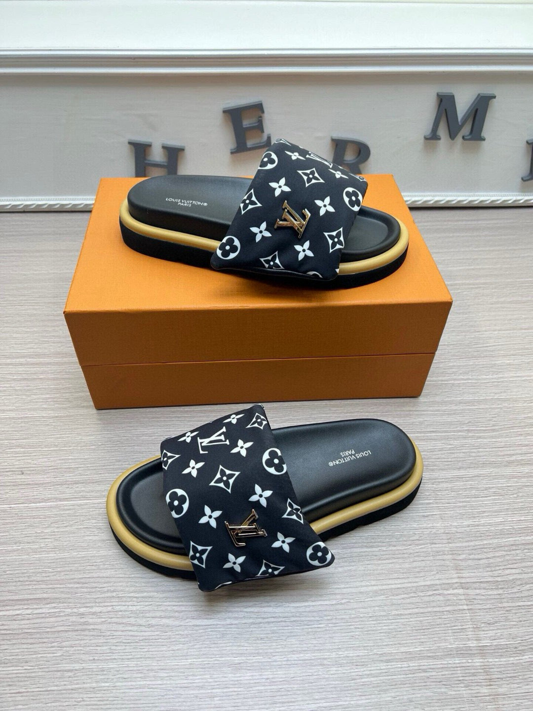 5QE10ZDE Stylish Slippers