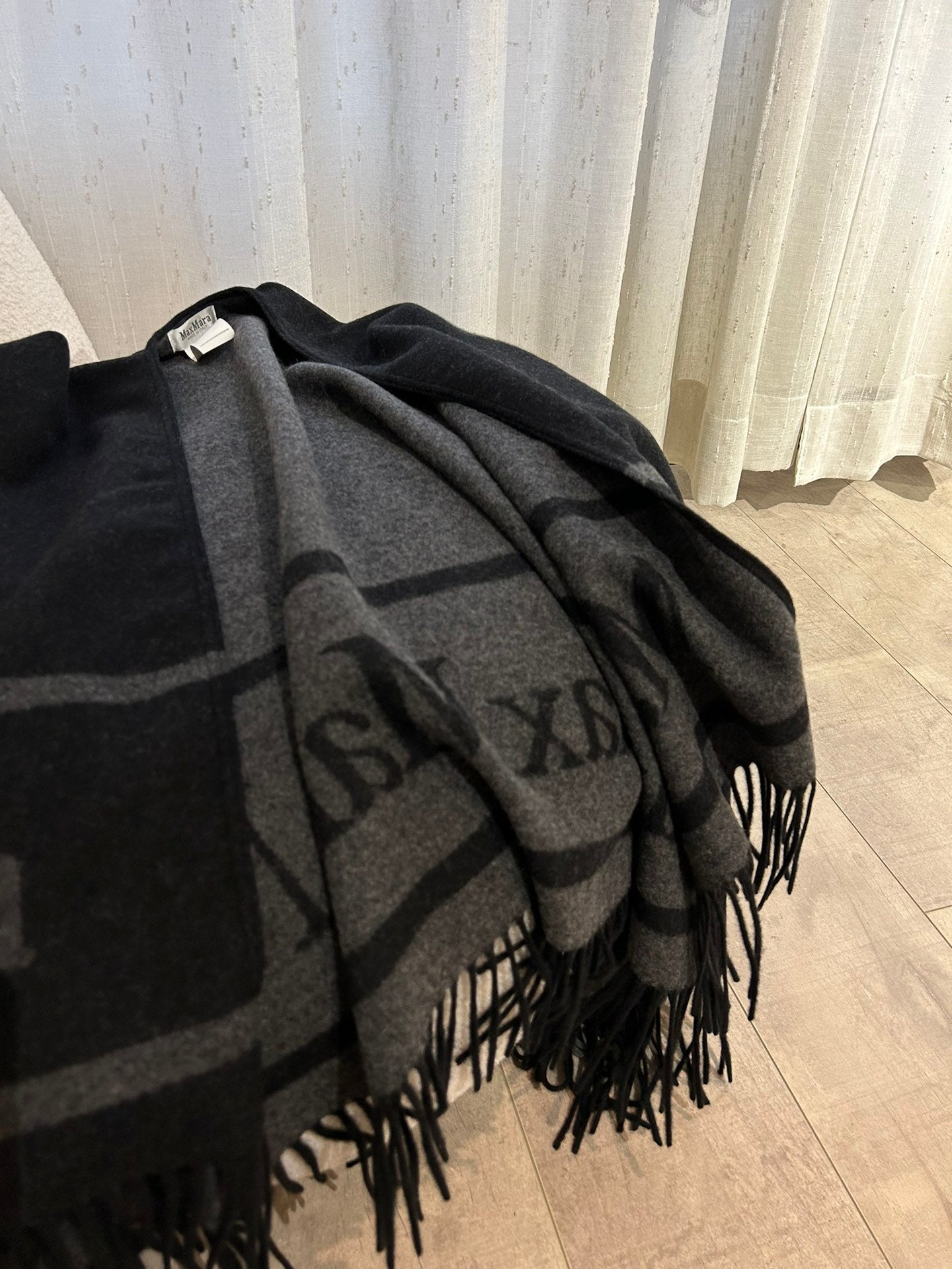 185ZA54WDE Stylish cape