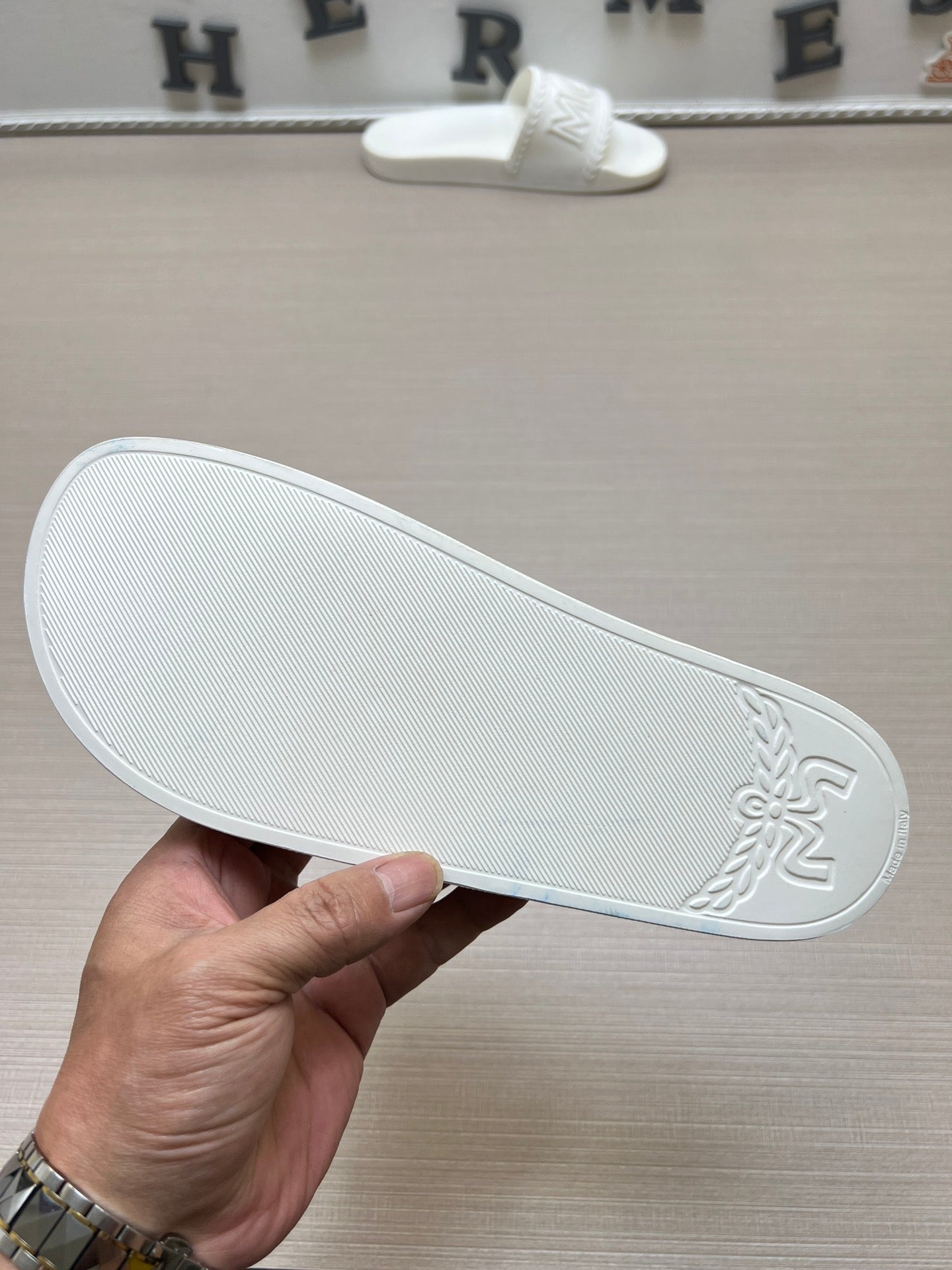54M42ZDE Stylish slippers