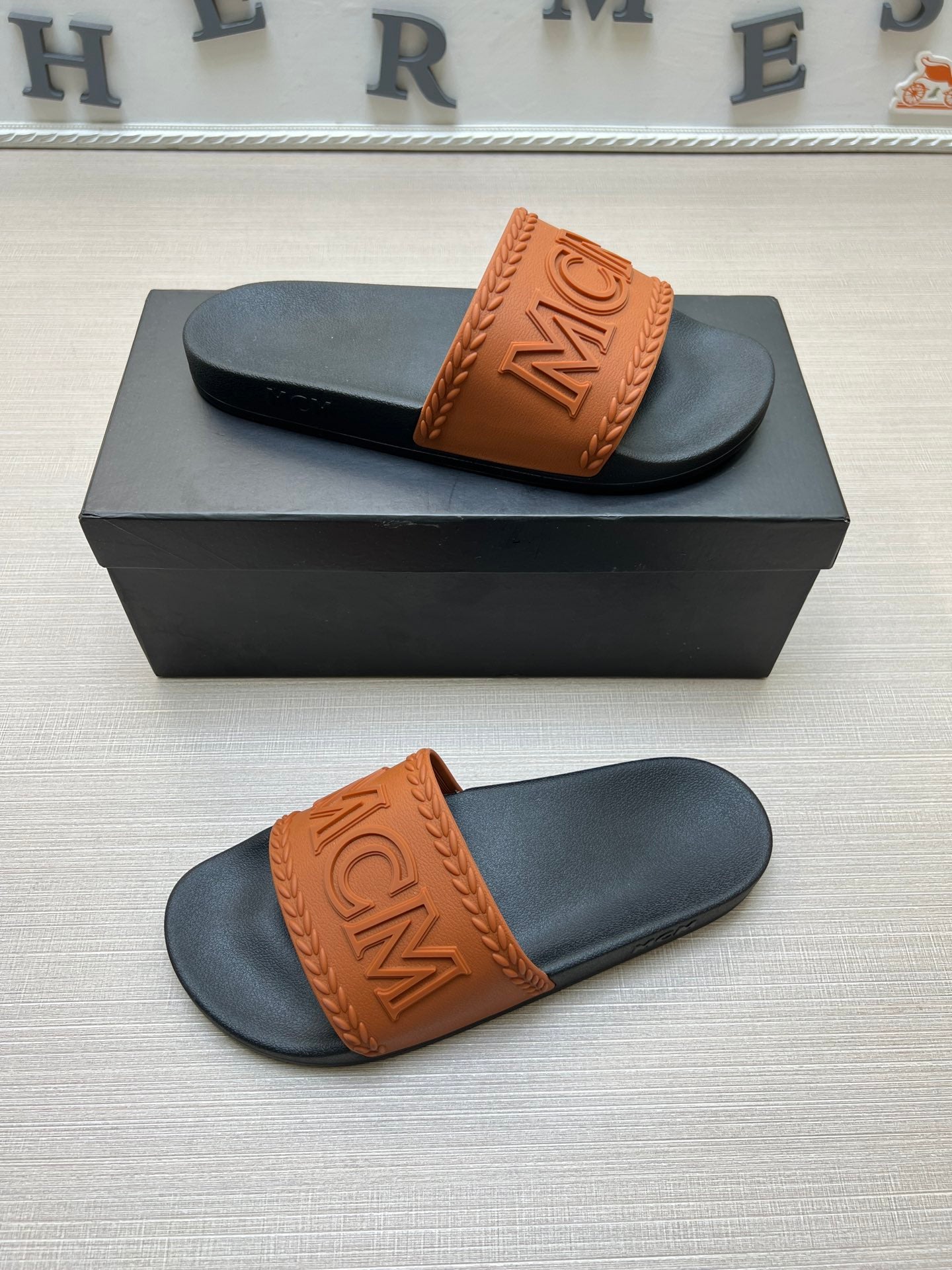 54M42ZDE Stylish slippers