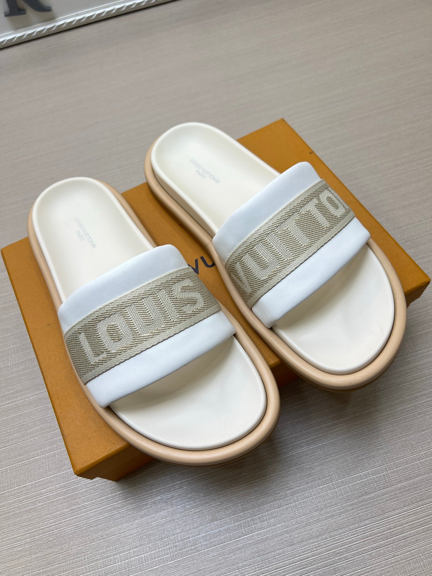 535ZE298ZDE Stylish Slippers