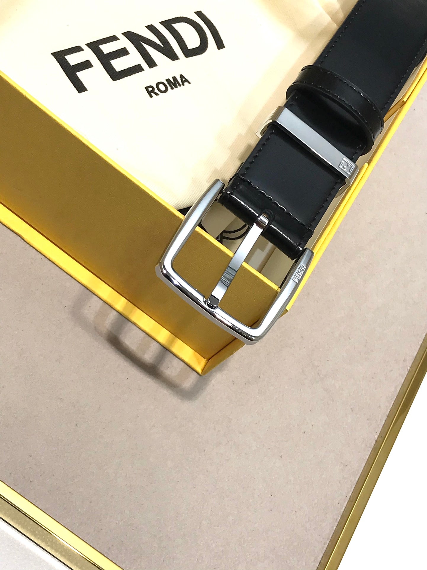 14F93PDE Stylish High quality belt With full package