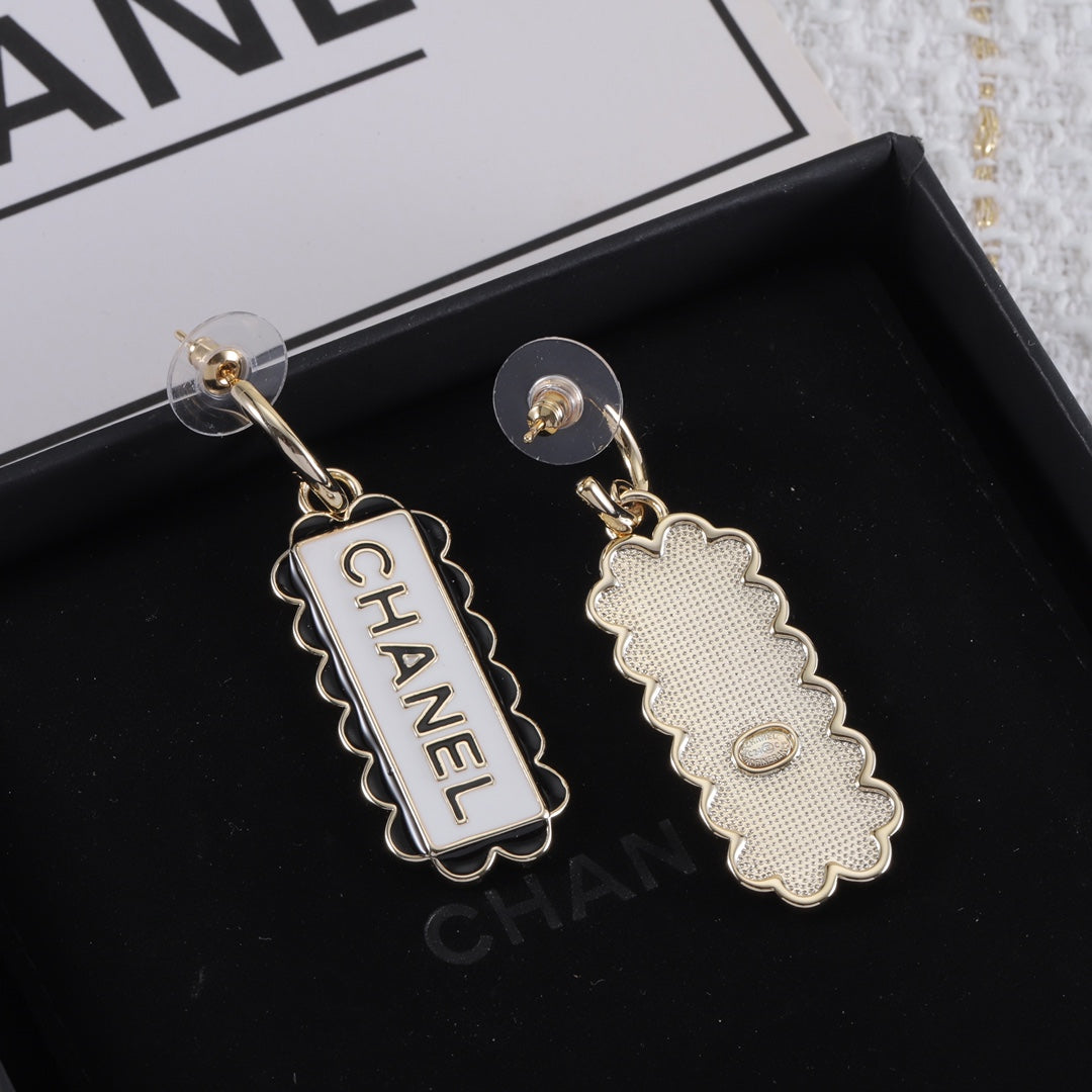 14C1091EDE Stylish Earrings