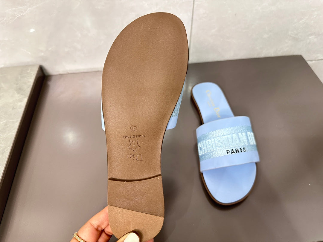 14D32ZDE Stylish slippers