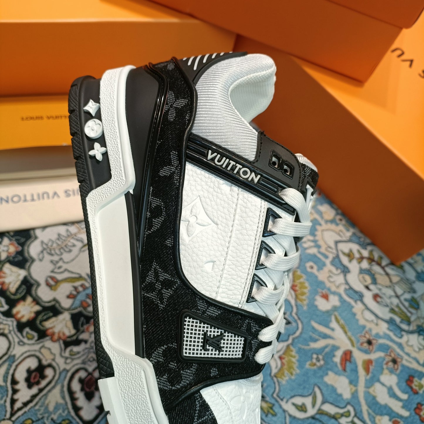 1XE23ZDE Stylish Sneakers