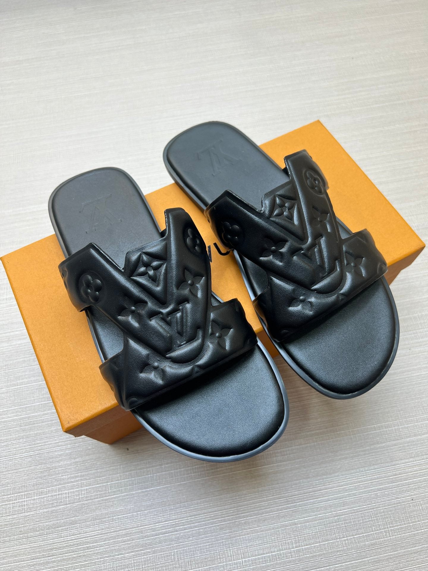 54E30ZDE Stylish slippers