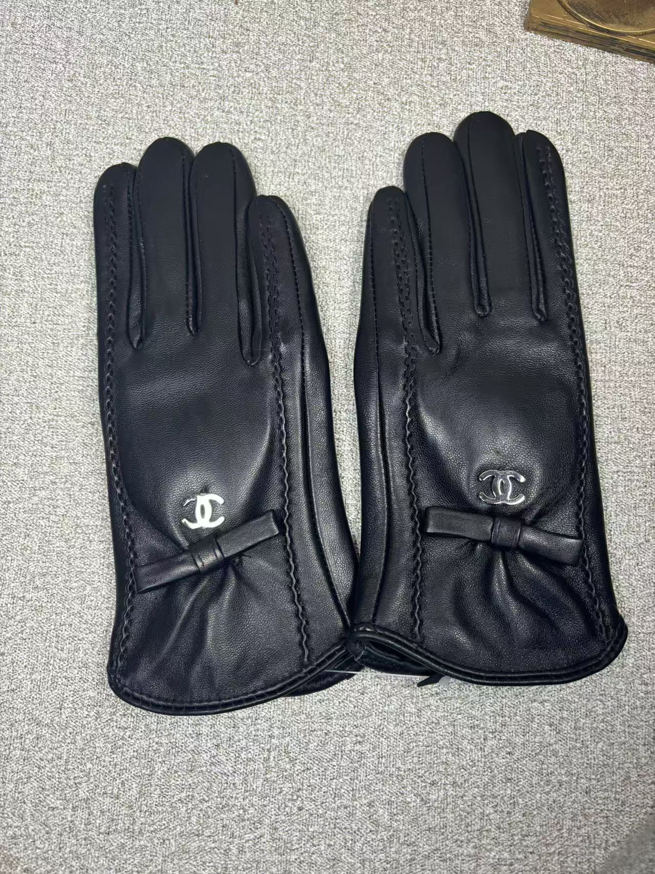 24C101SDE Stylish gloves