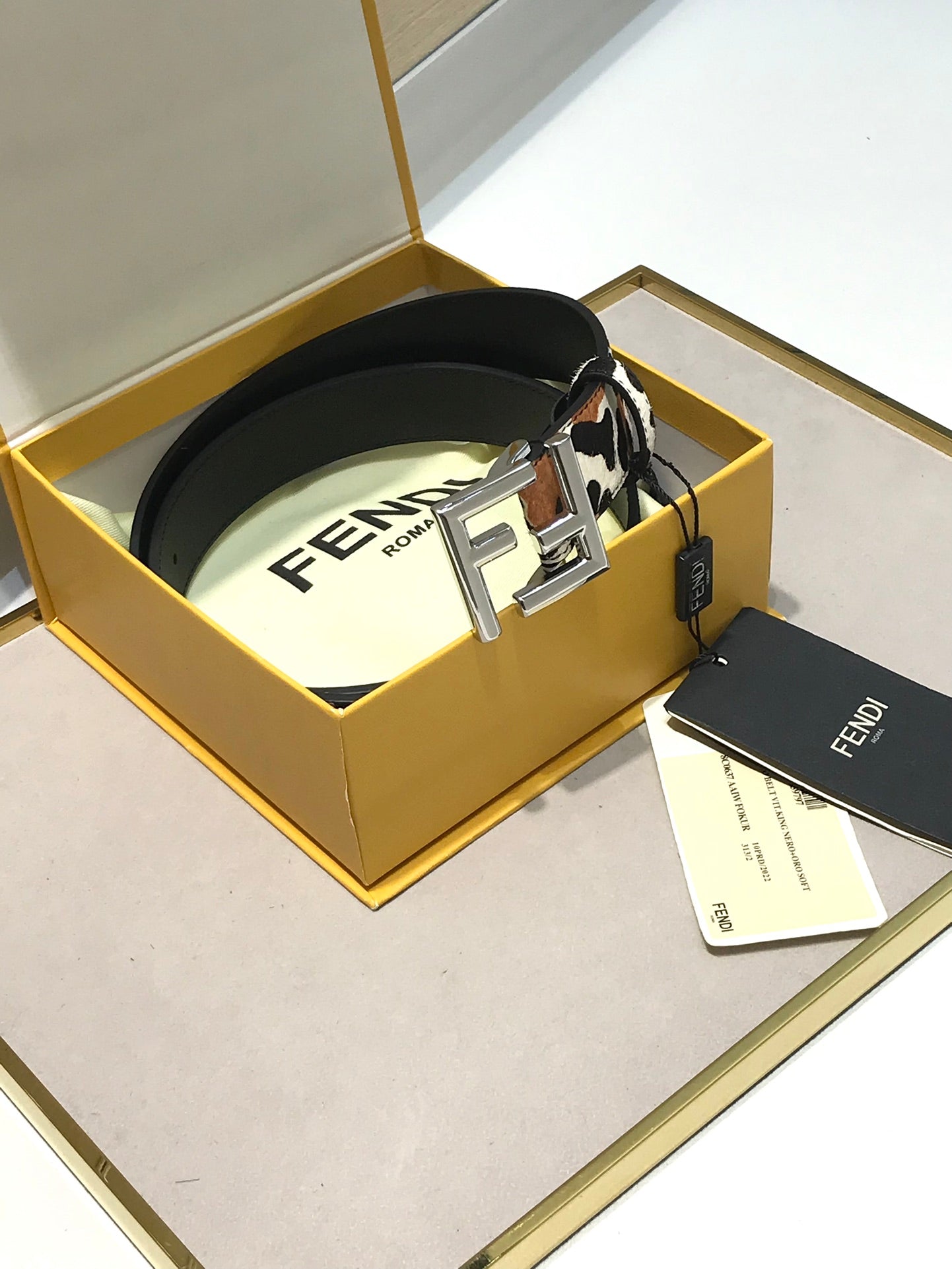 14F94PDE Stylish High quality belt With full package