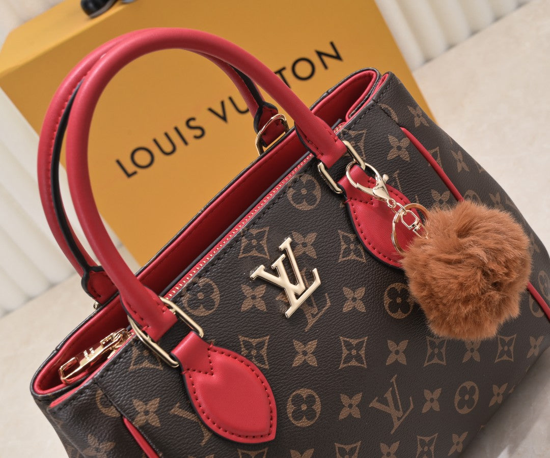 165NE102BDE Stylish leather bag