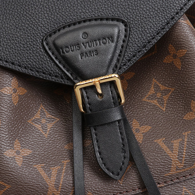 1E067BDE Stylish leather bag
