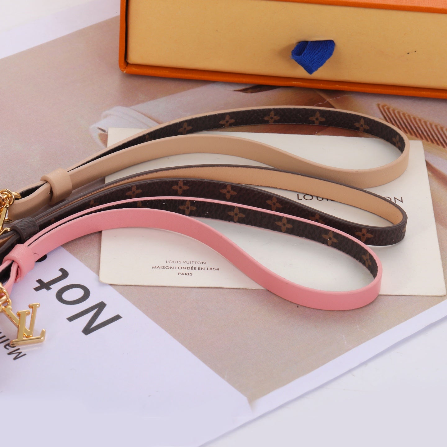 3RE3ADE Stylish key closure
