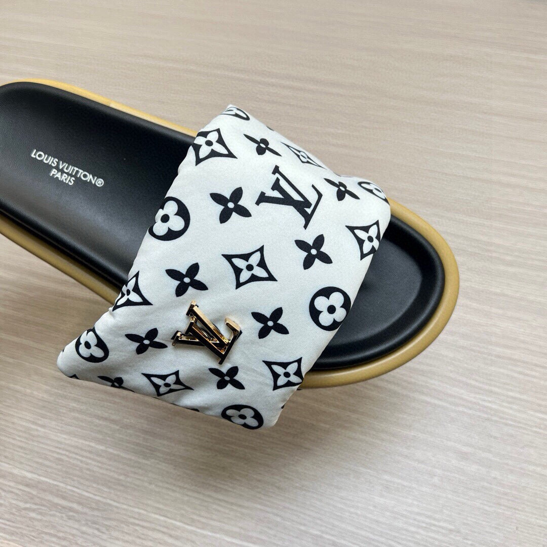 5QE10ZDE Stylish Slippers