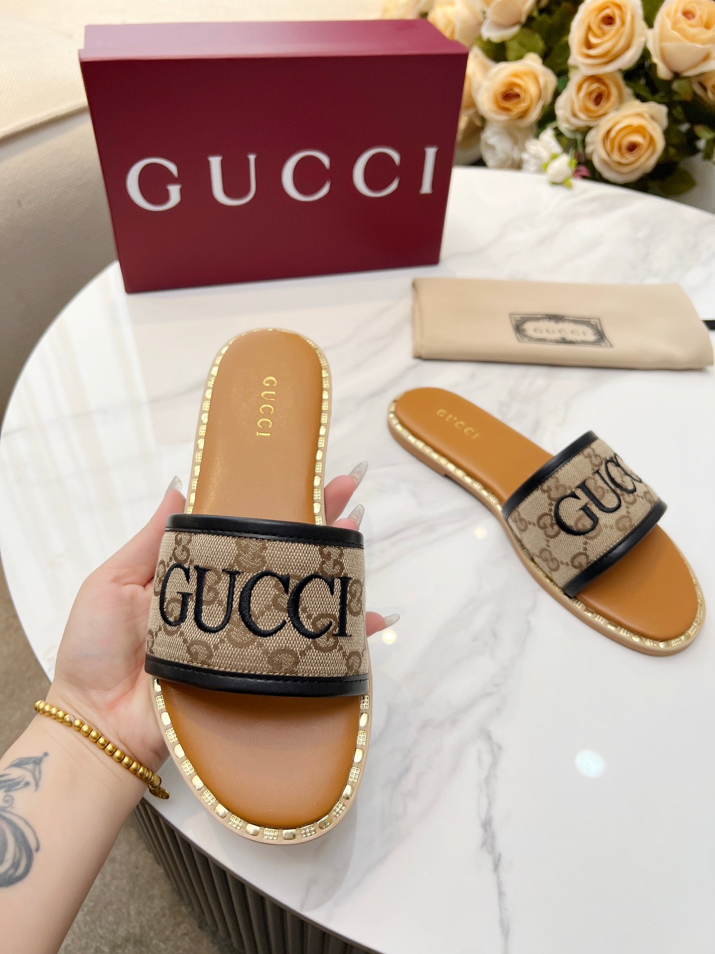 255QB29ZDE Stylish leather Slippers