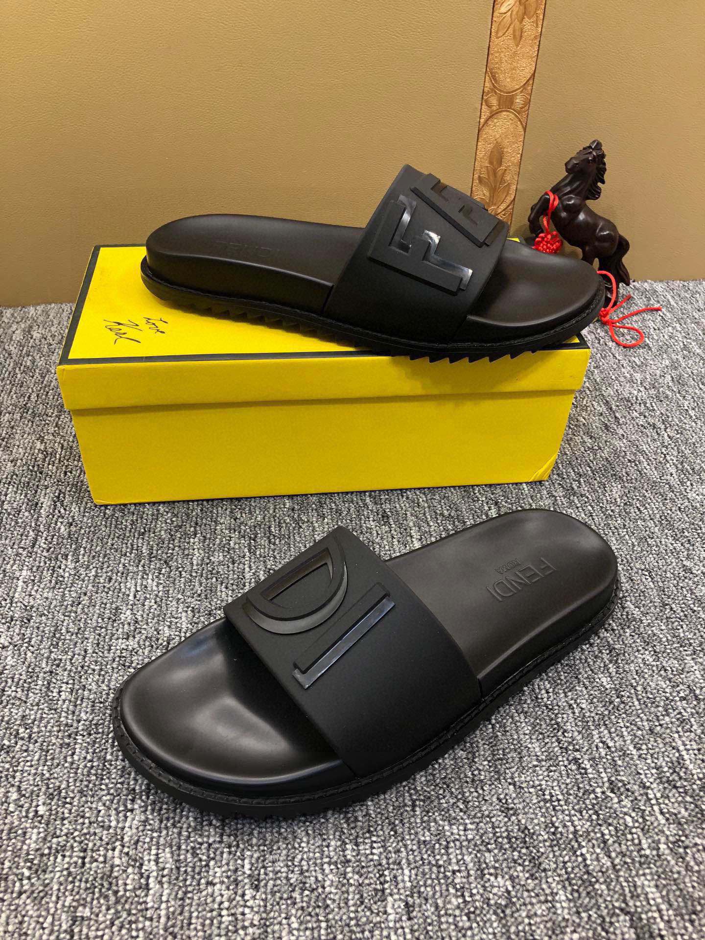 5XF108ZDE Stylish Slippers