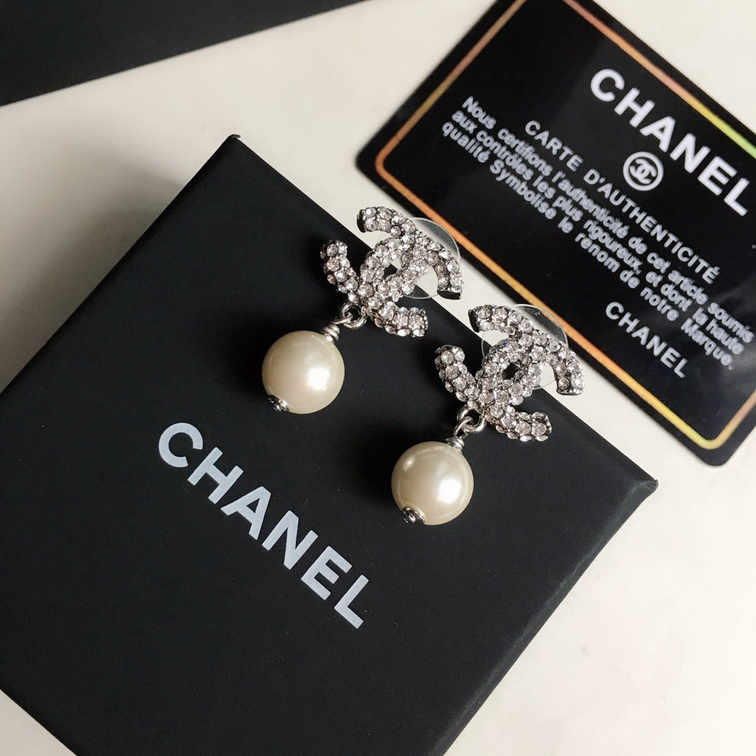 14C43EDE Stylish Earrings