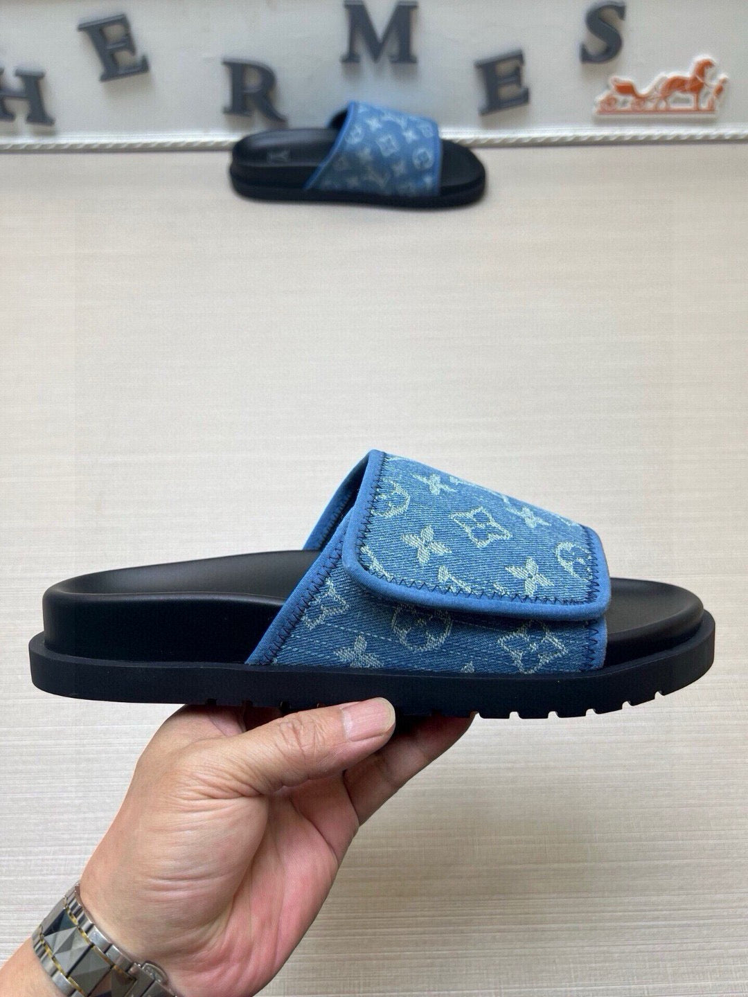 5QE2ZDE Stylish Slippers