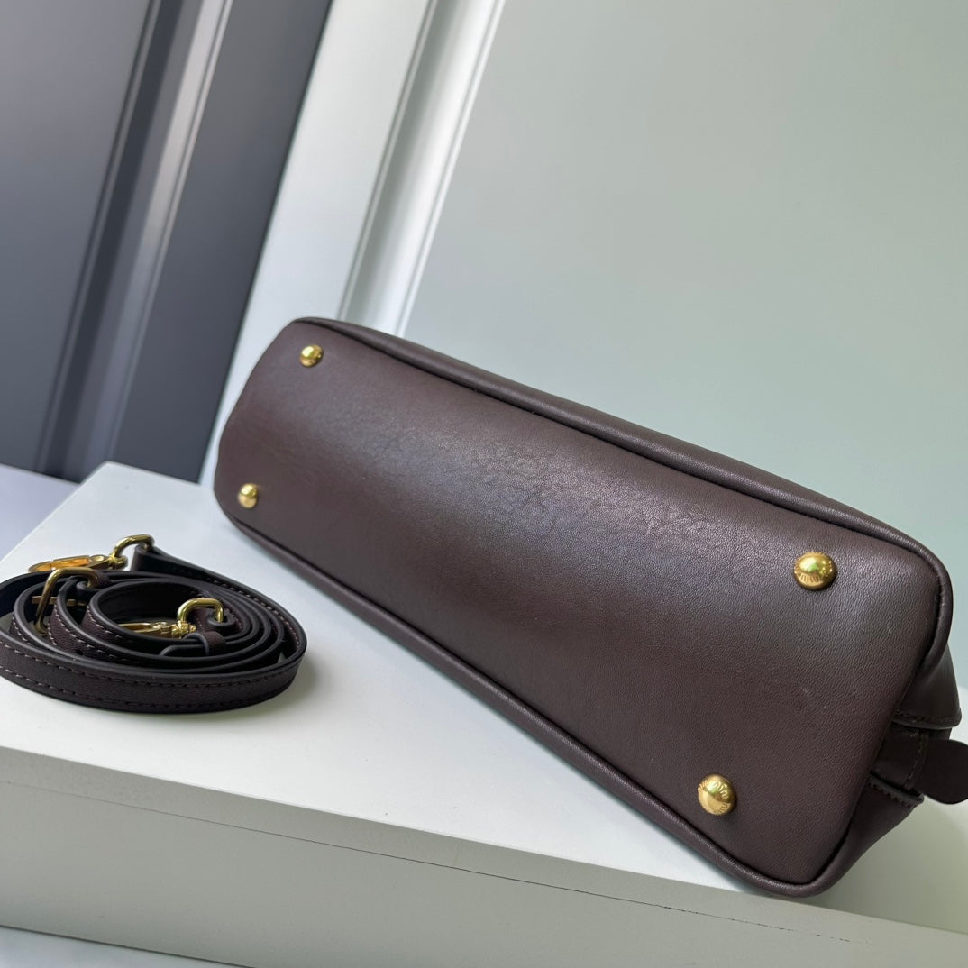 15RA40BDE Stylish leather bag