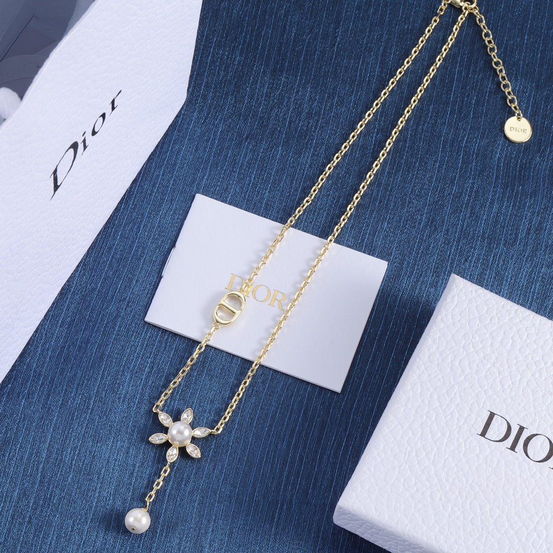 175RD26XDE Stylish Necklaces .