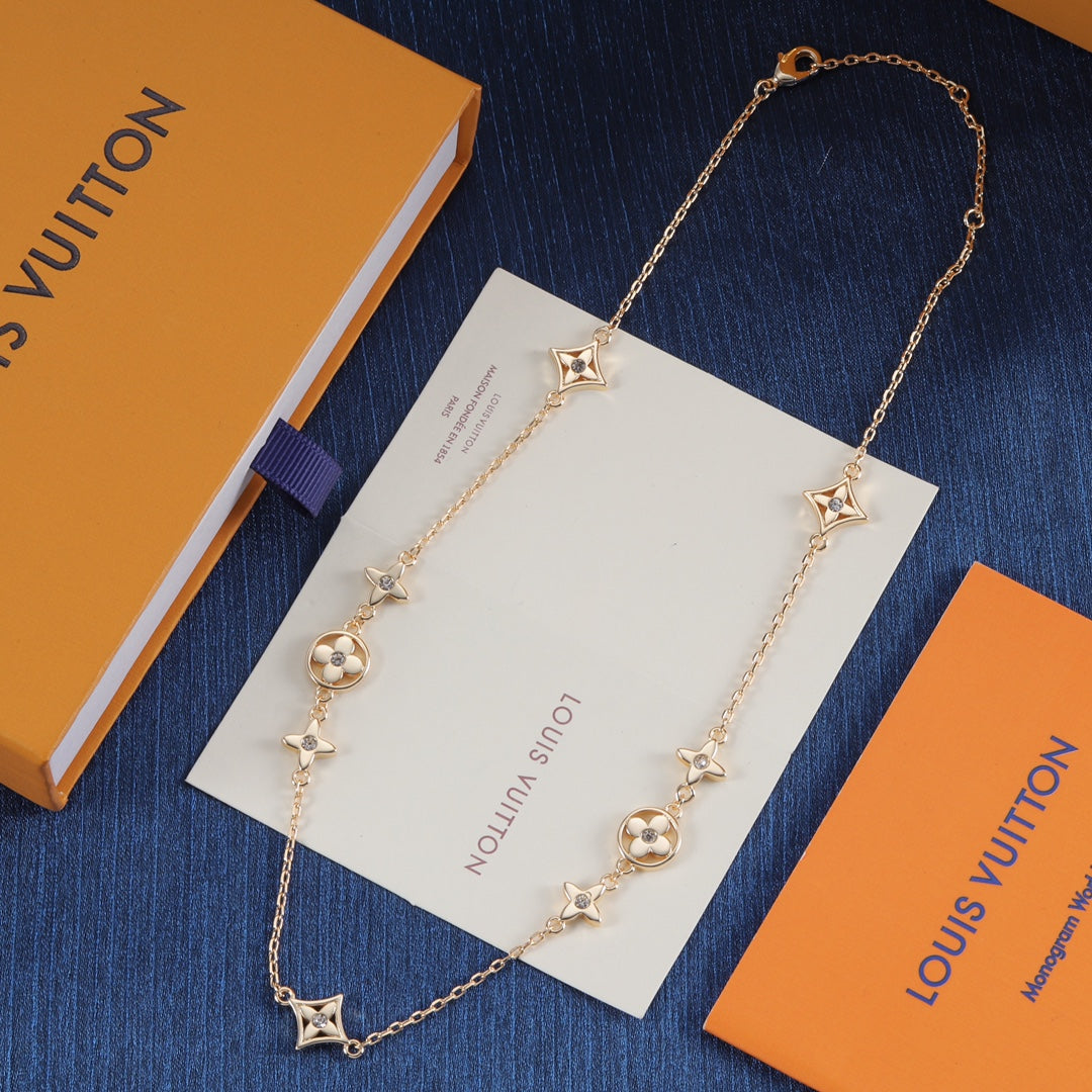 175RE31XDE Stylish Necklaces .