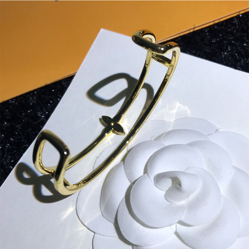 3E475KDE Stylish Bracelets