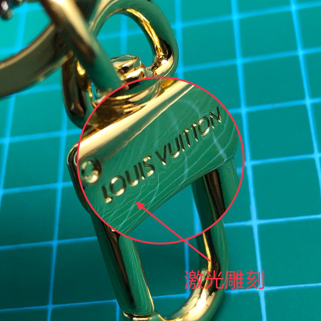 1E10ADE Stylish Keychains