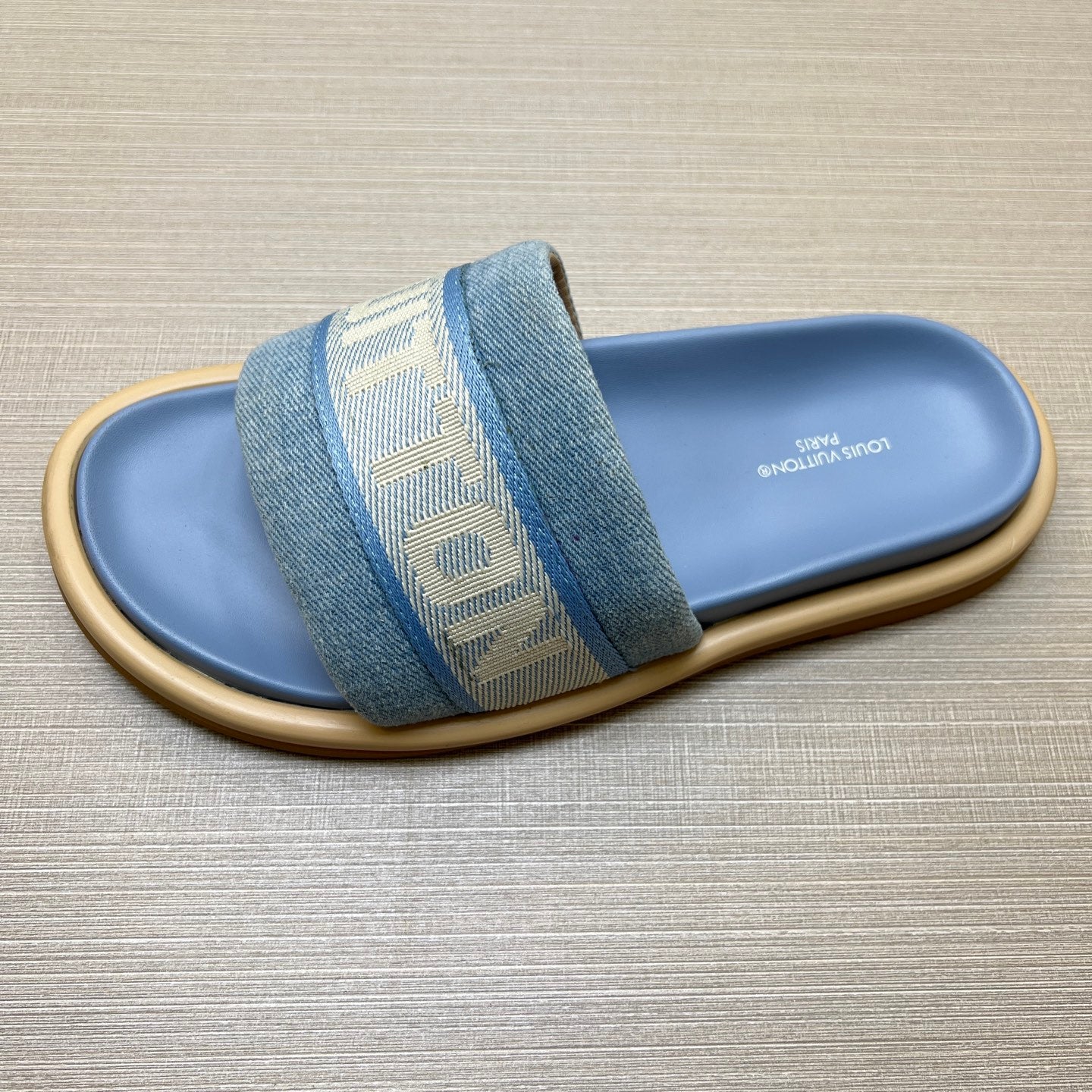 535ZE300ZDE Stylish Slippers