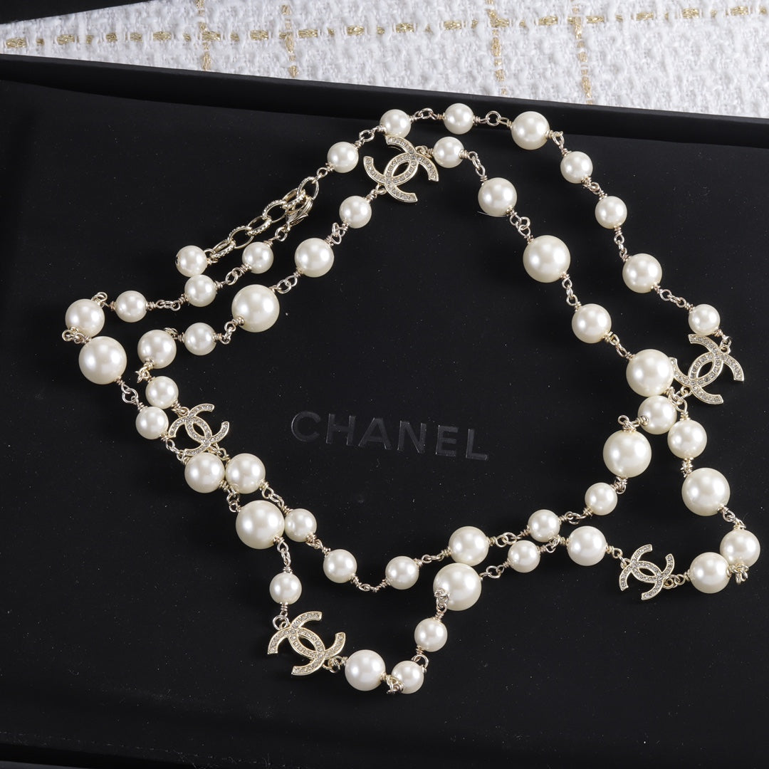 15NC18XDE Stylish Necklaces