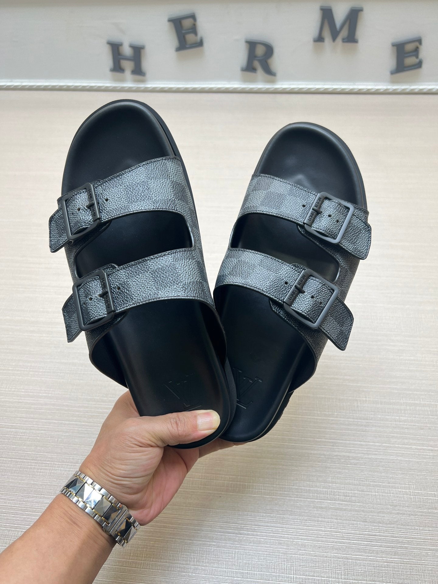 54E59ZDE Stylish slippers