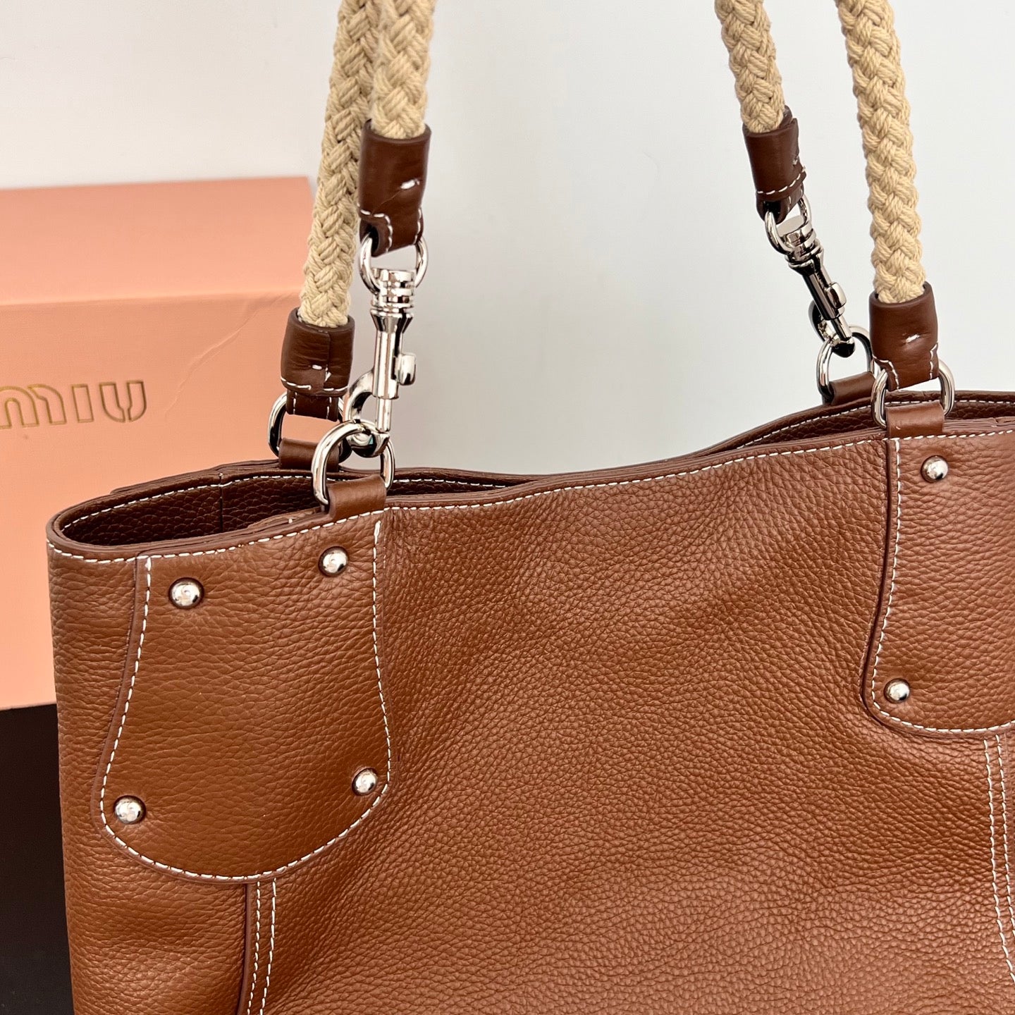 15RA3BDE Stylish leather bag