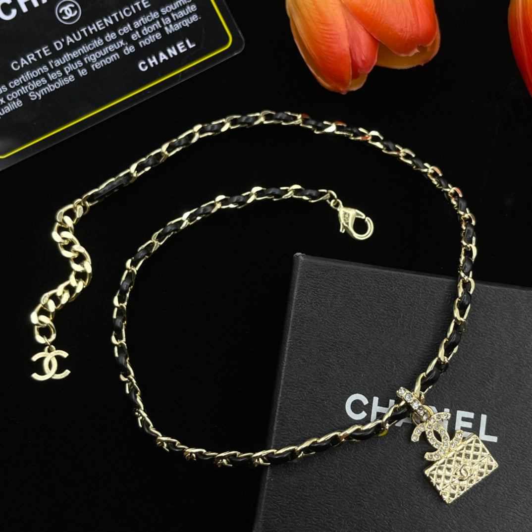 14C920XDE Stylish Necklaces