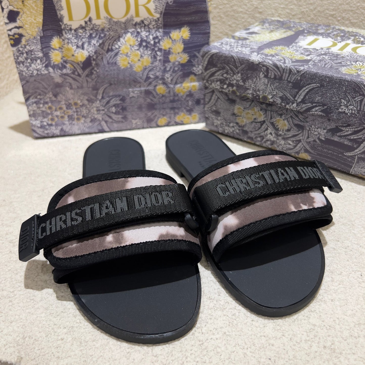 14D18ZDE Stylish slippers