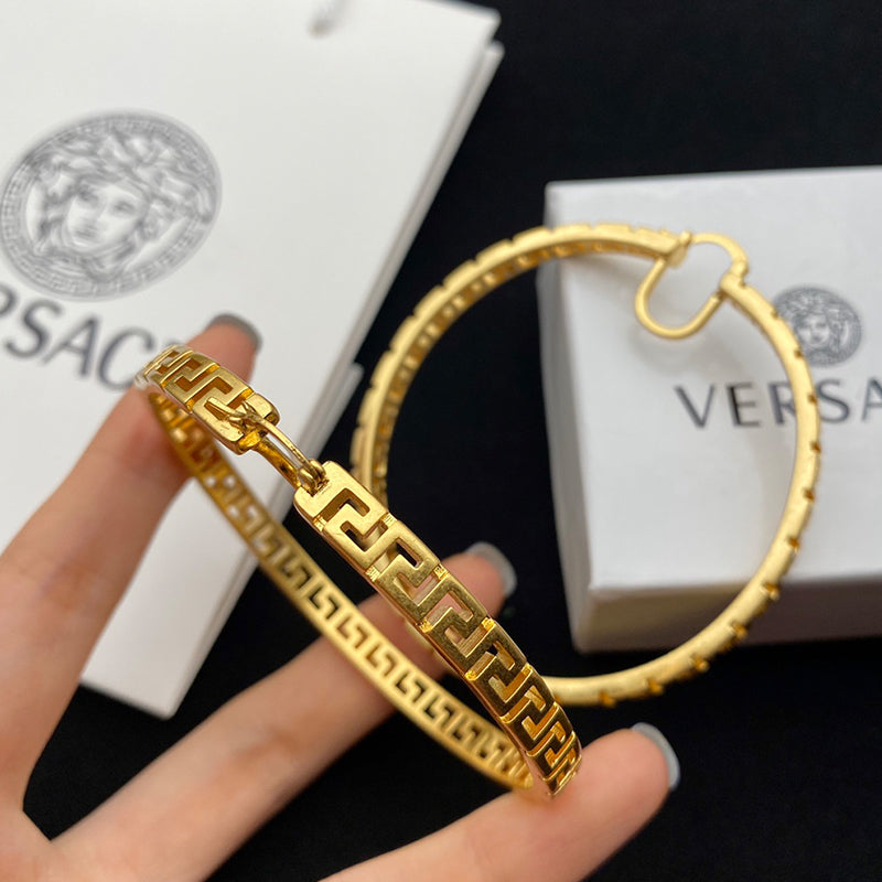 3V116EDE Stylish Earrings