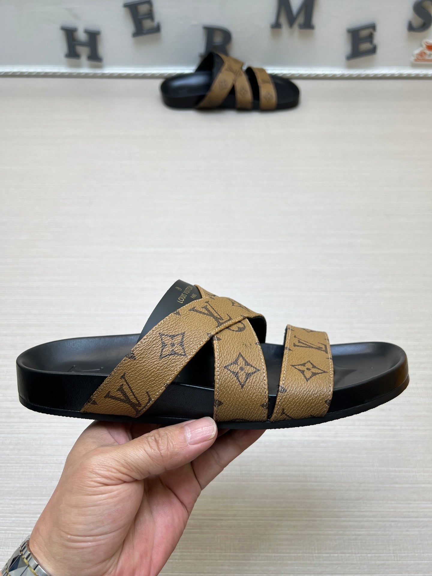 54E89ZDE Stylish slippers