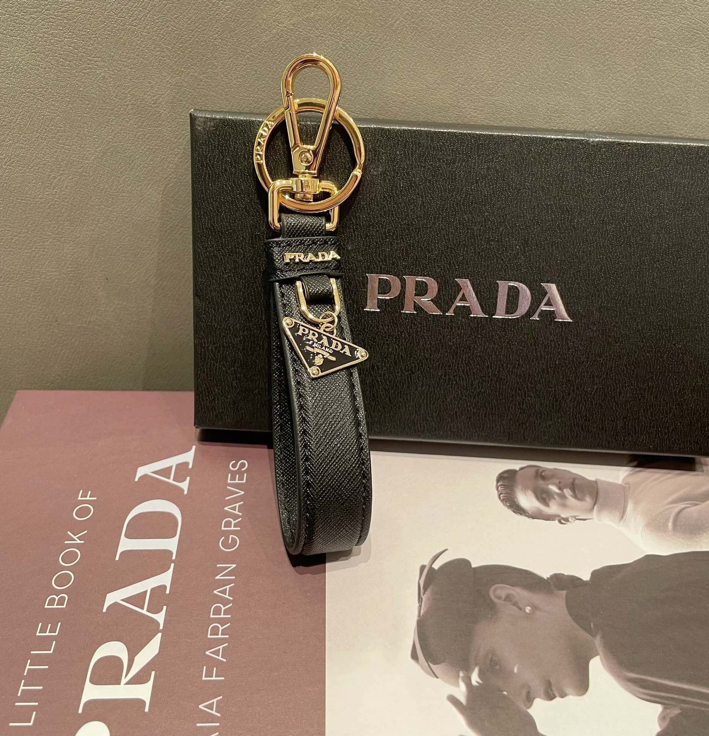 14PD55ADE Stylish key closure
