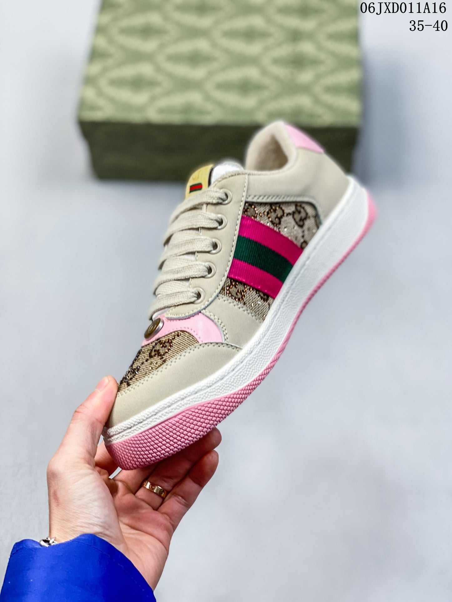 4YB60ZDE Stylish Sneakers