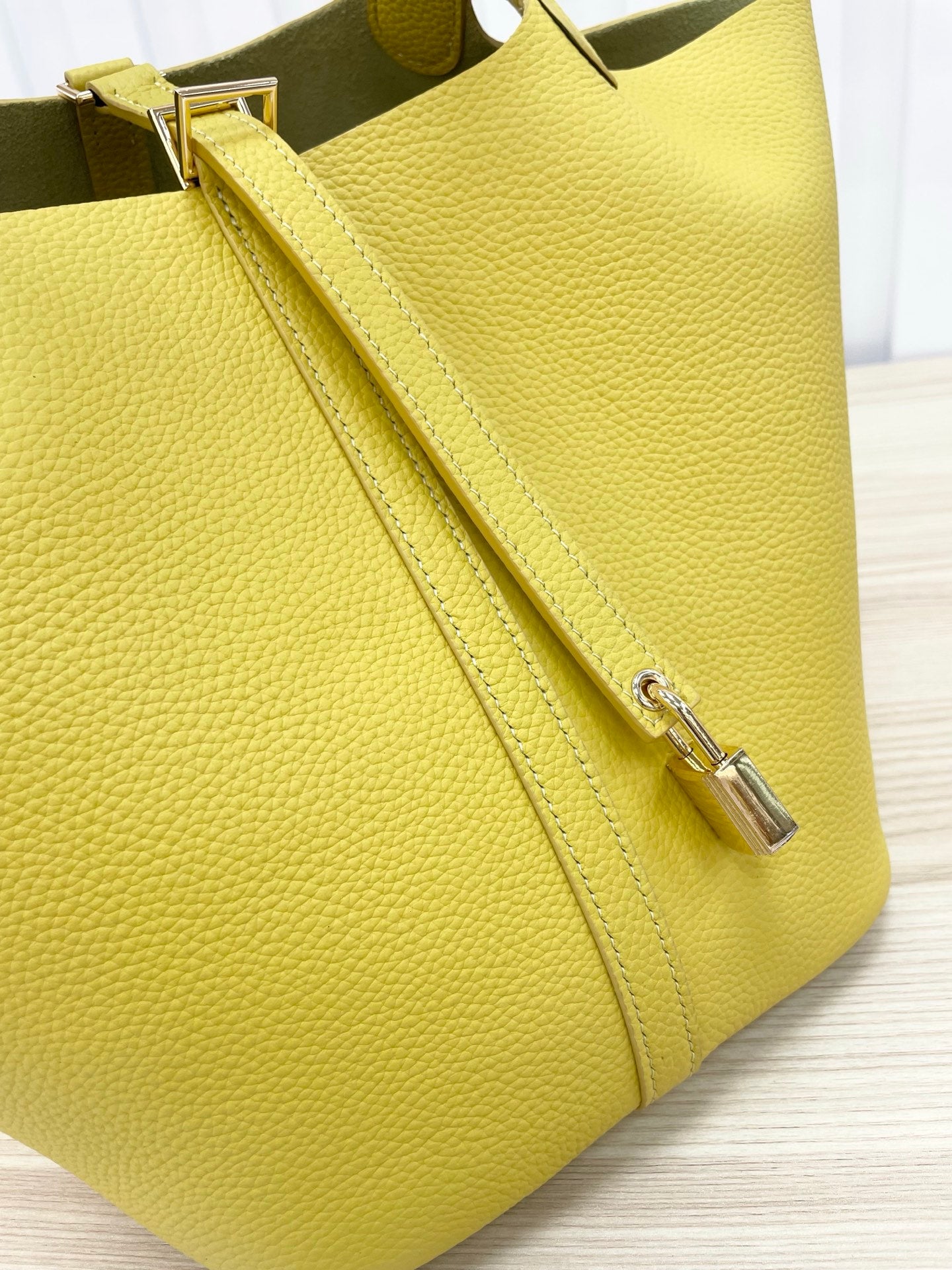 15RH5BDE Stylish leather bag