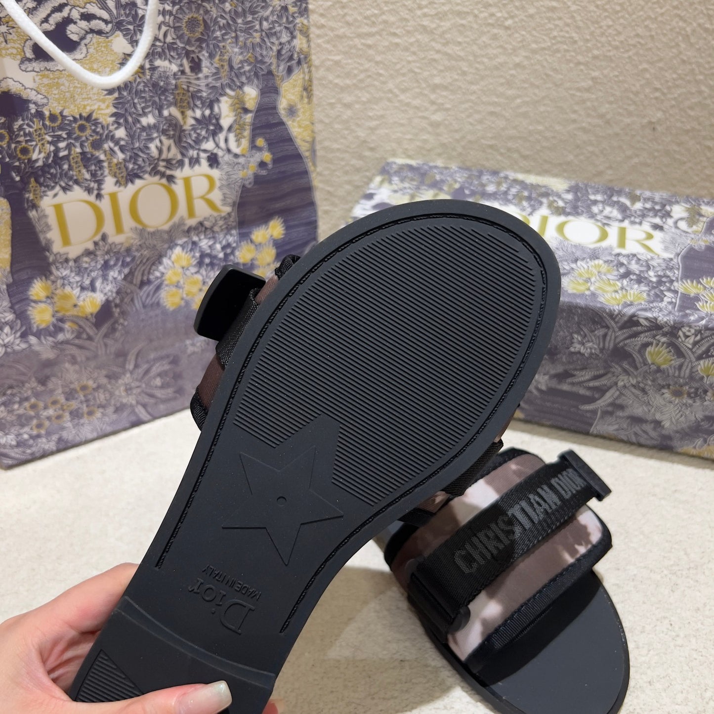 14D18ZDE Stylish slippers