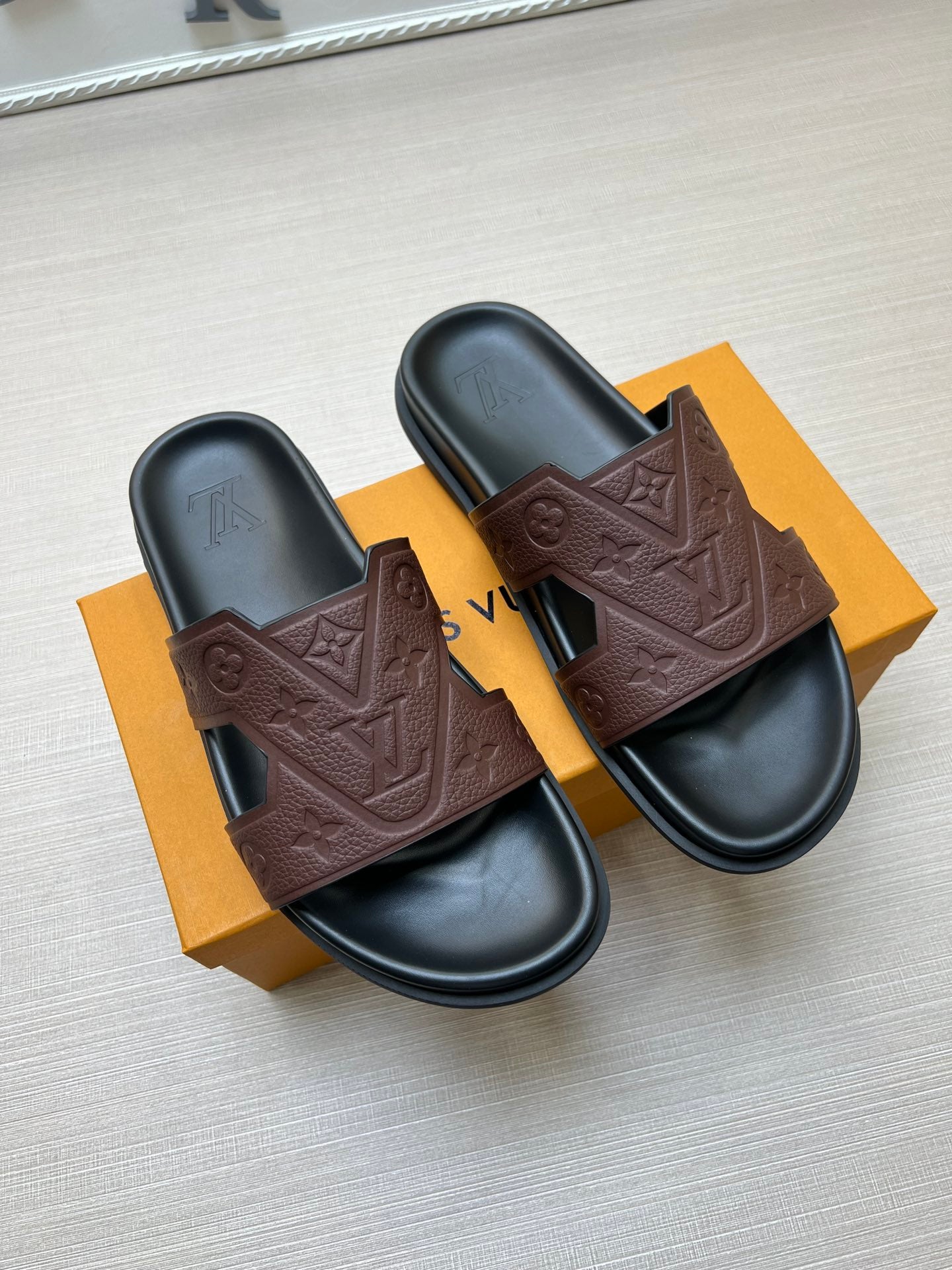 54E68ZDE Stylish slippers