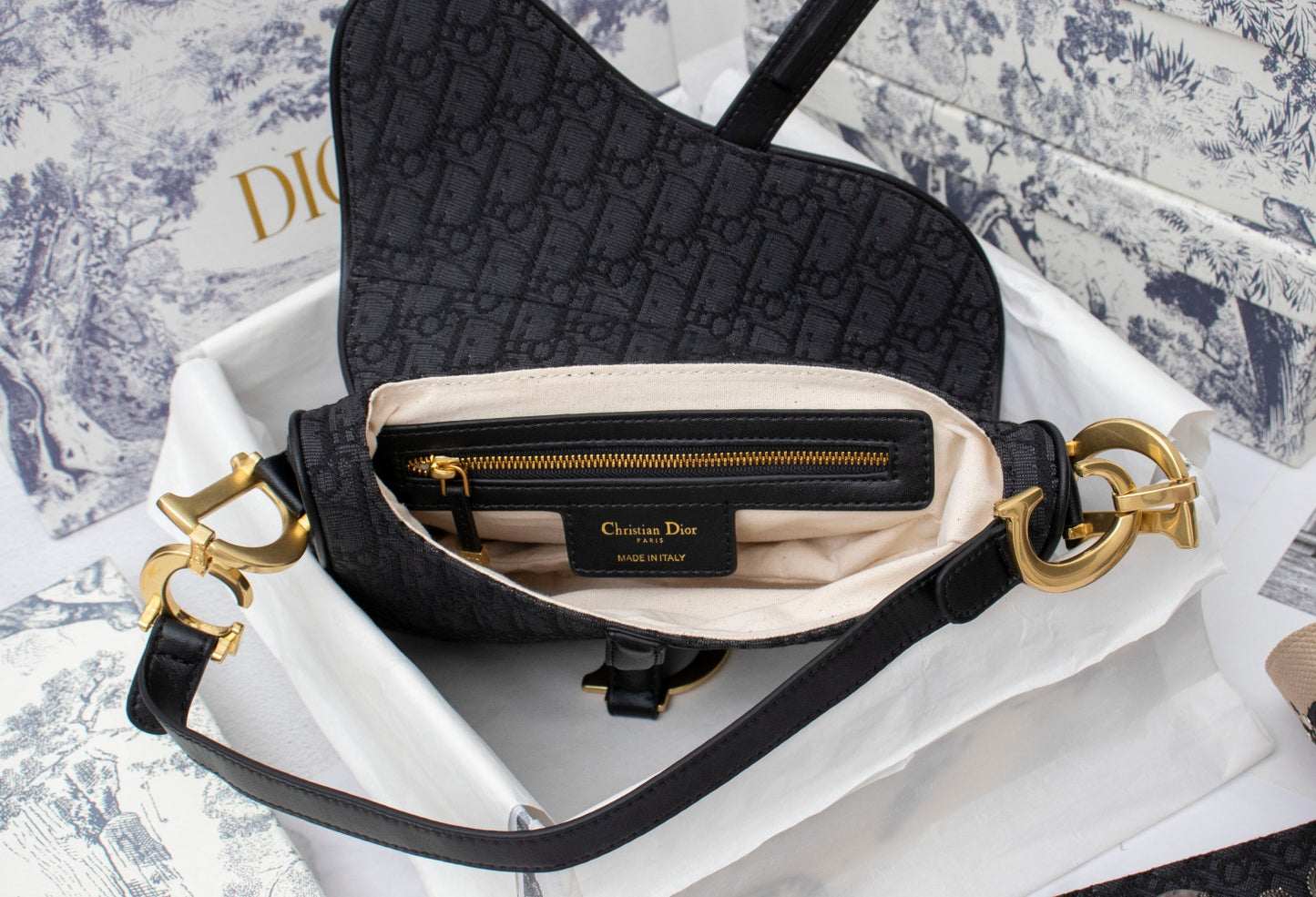 5D12BDE Stylish leather bag