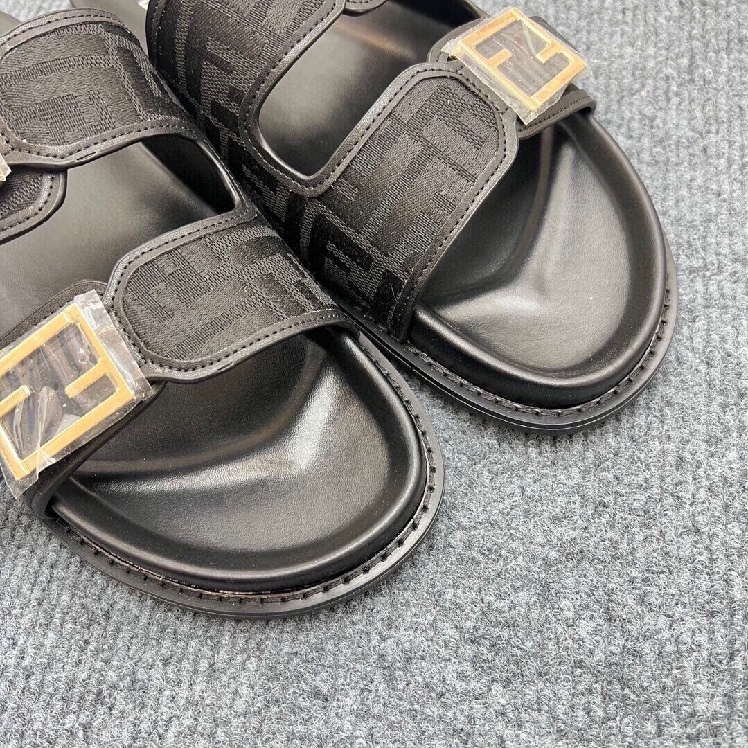 54F38ZDE Stylish slippers