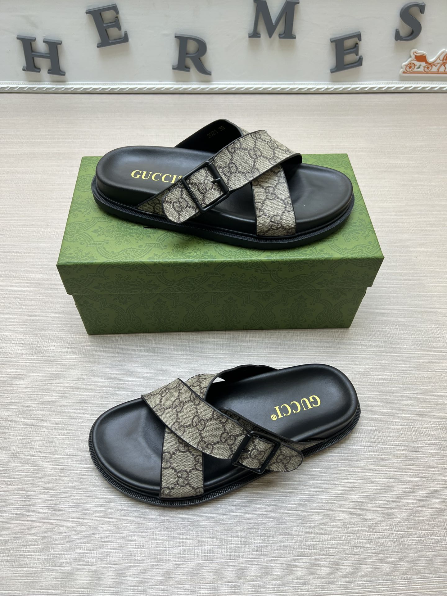 54B90ZDE Stylish slippers