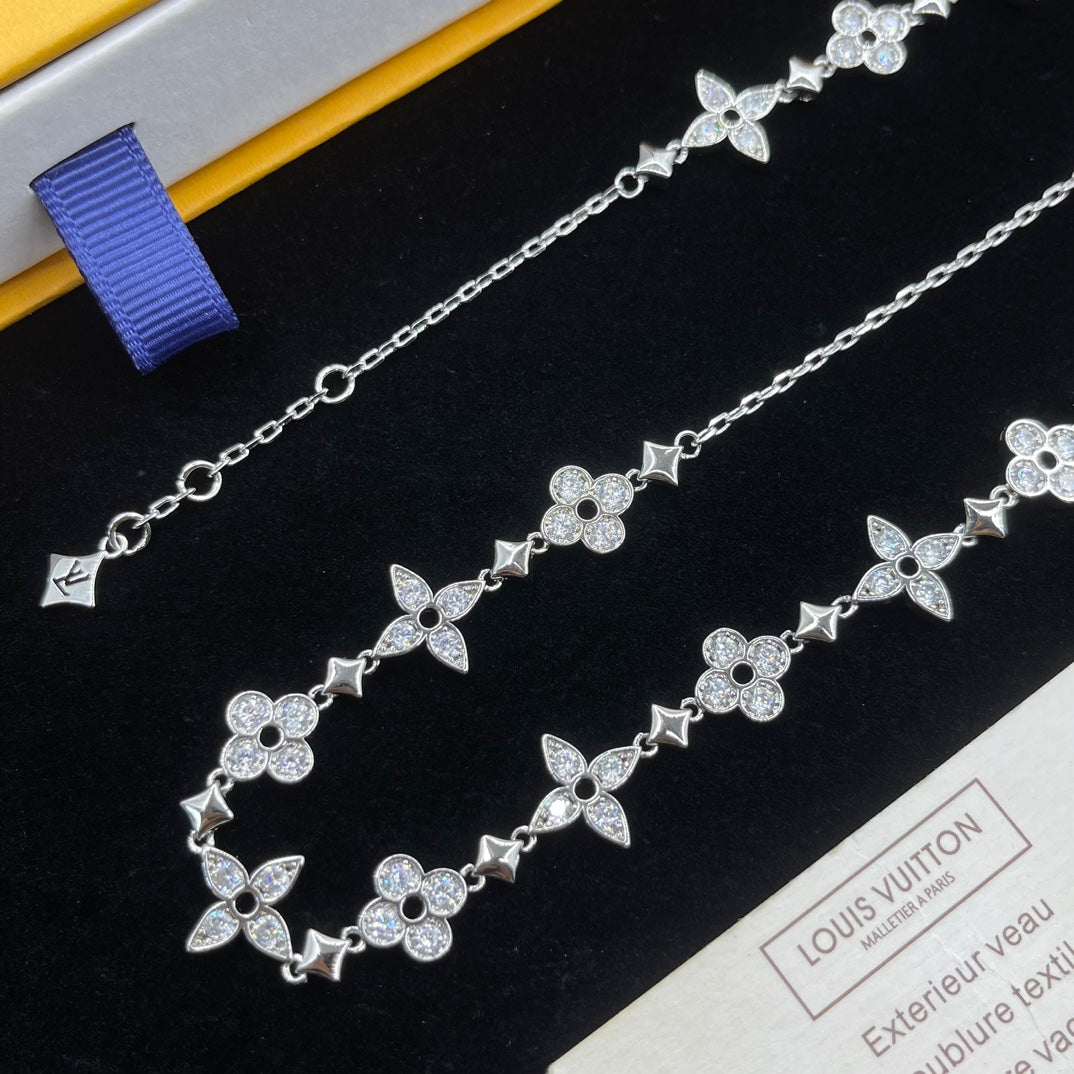 14E969XDE Stylish Necklaces