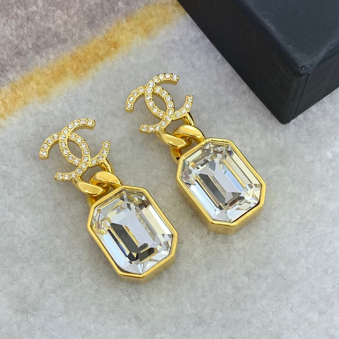 14C417EDE Stylish Earrings